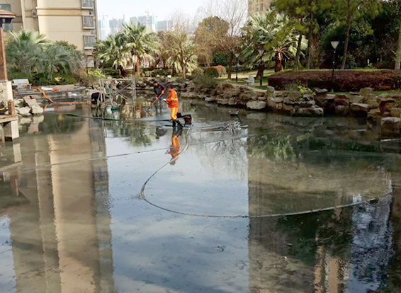 贞丰景观池淤泥清理